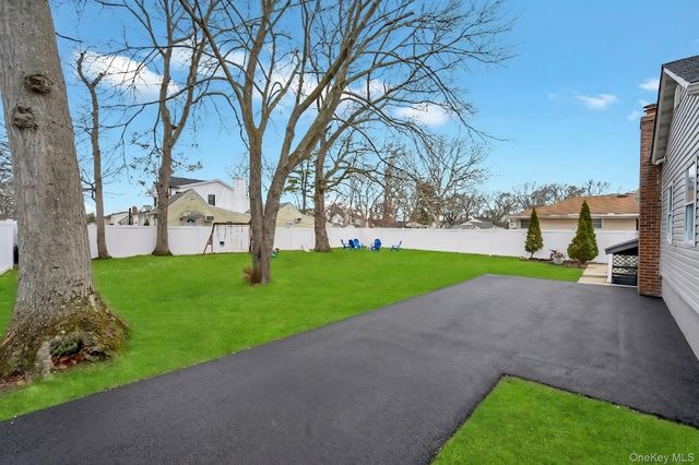 220 Woodycrest Drive, Holtsville, NY 11742