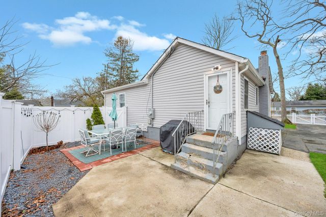 220 Woodycrest Drive, Holtsville, NY 11742