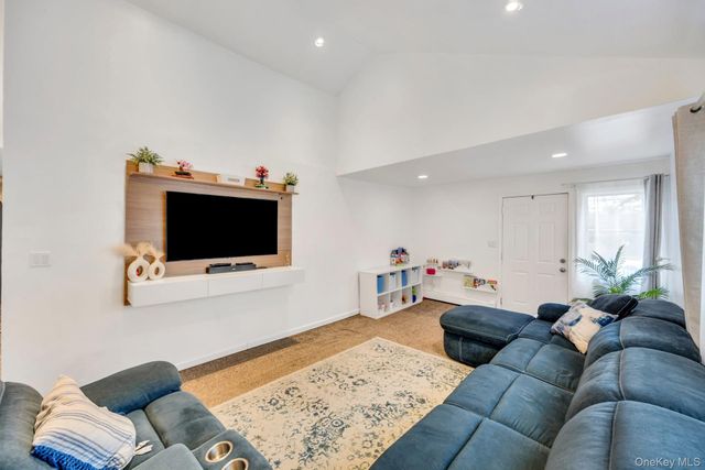 220 Woodycrest Drive, Holtsville, NY 11742