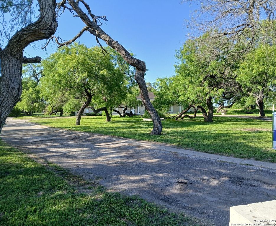 2916 highway 44, Alice, TX 78332