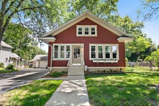 909 Augusta Avenue, Elgin, IL 60120
