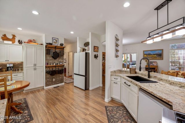 2041 W PINEVIEW Drive, Show Low, AZ 85901