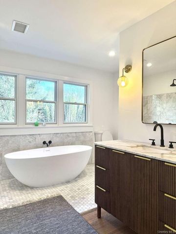 35 Mott Lane, Brookhaven, NY 11719