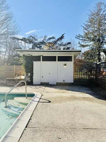 35 Mott Lane, Brookhaven, NY 11719