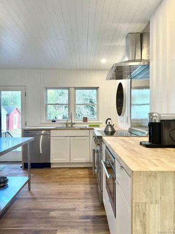 35 Mott Lane, Brookhaven, NY 11719