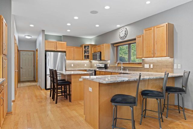 8620 S Hunting Park DRIVE, Franklin, WI 53132
