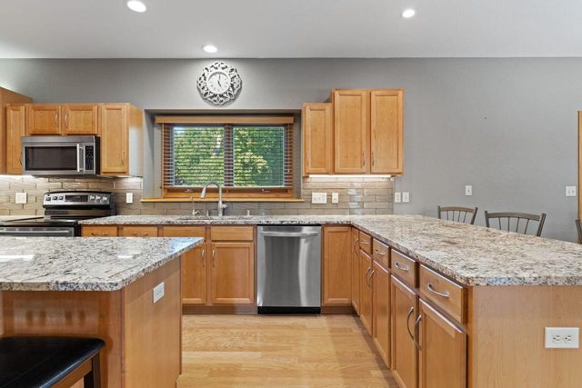8620 S Hunting Park DRIVE, Franklin, WI 53132