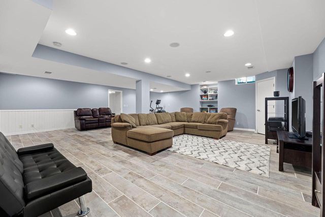 8620 S Hunting Park DRIVE, Franklin, WI 53132