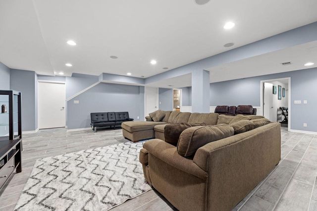 8620 S Hunting Park DRIVE, Franklin, WI 53132