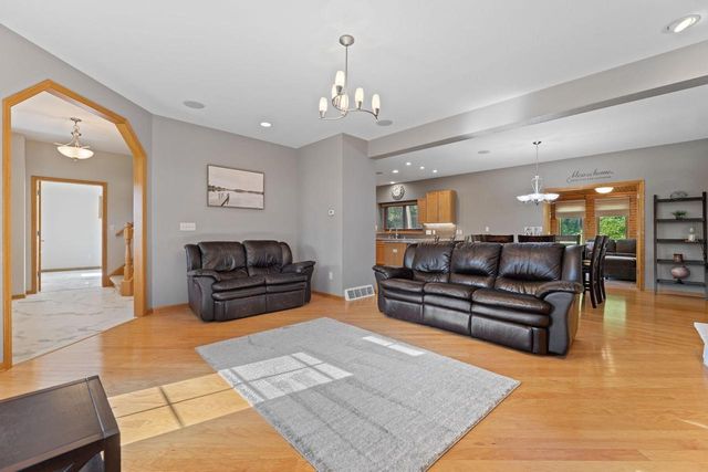 8620 S Hunting Park DRIVE, Franklin, WI 53132