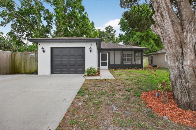 1005 13TH AVENUE NW, Largo, FL 33770