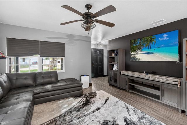 1005 13TH AVENUE NW, Largo, FL 33770