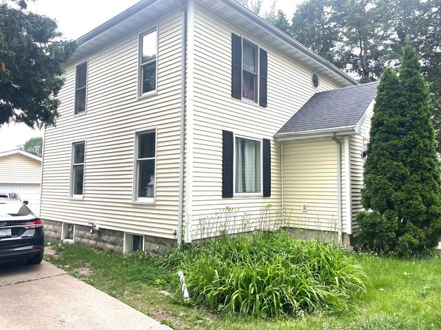 909 N 9th Street, Rochelle, IL 61068
