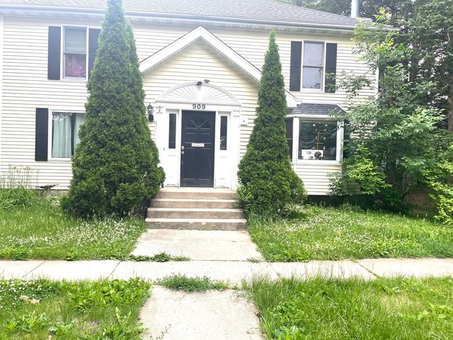 909 N 9th Street, Rochelle, IL 61068