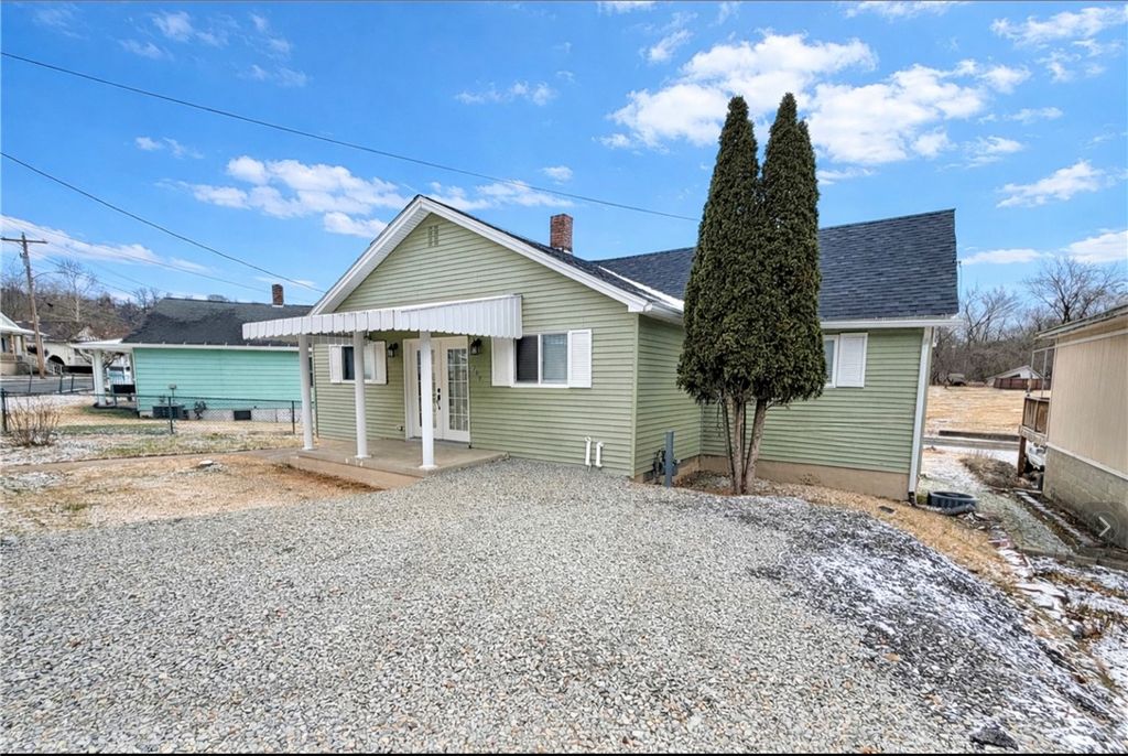 208 Brown St, Brownsville, PA 15417