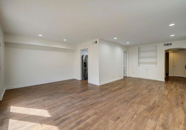 482 N Post Oak Lane, Houston, TX 77024