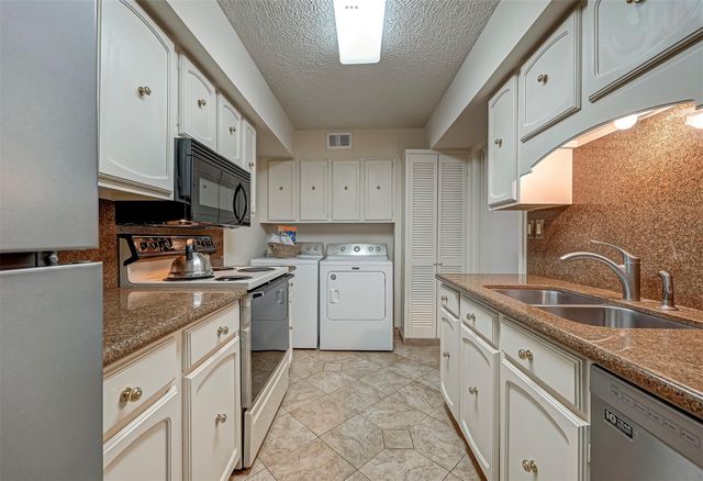 482 N Post Oak Lane, Houston, TX 77024