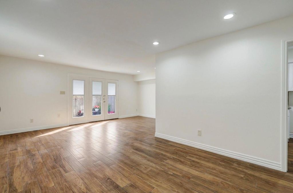 482 N Post Oak Lane, Houston, TX 77024