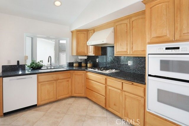 21142 Cupar, Huntington Beach, CA 92646
