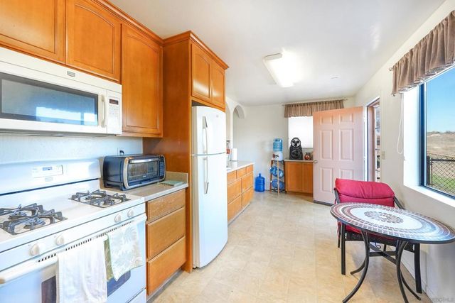 333 Thomsen Way, Ramona, CA 92065