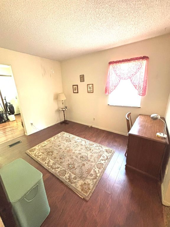 Image 13 of property listing at 217 Woodland Drive, Salem, IL 62881
