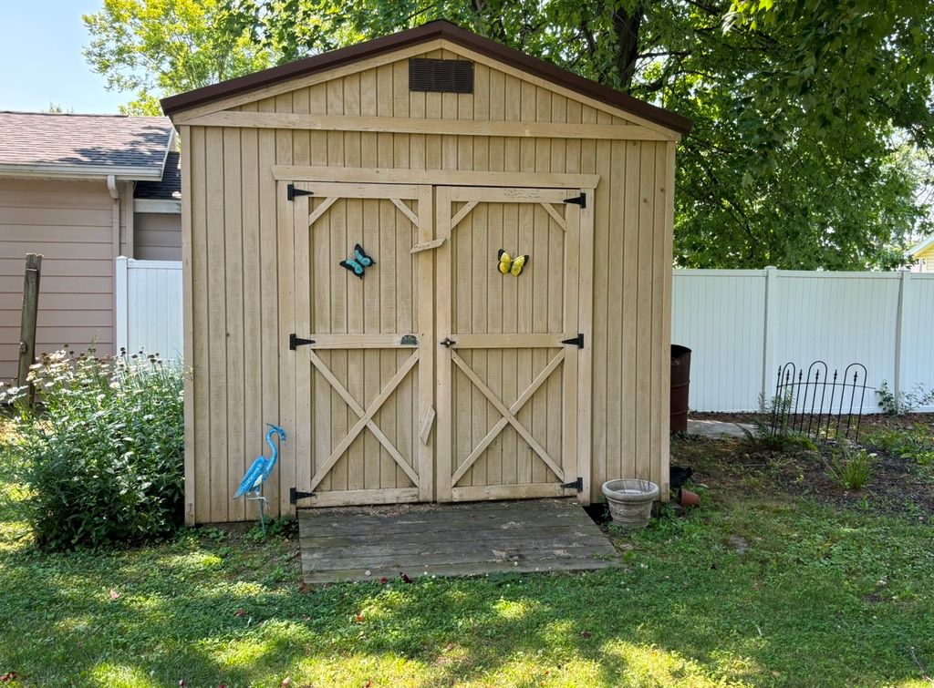 Image 19 of property listing at 217 Woodland Drive, Salem, IL 62881