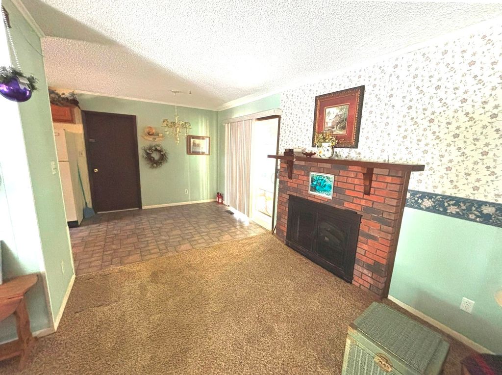 Image 4 of property listing at 217 Woodland Drive, Salem, IL 62881