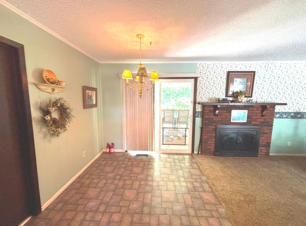 Image 5 of property listing at 217 Woodland Drive, Salem, IL 62881