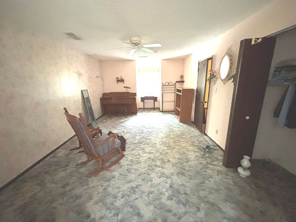 Image 10 of property listing at 217 Woodland Drive, Salem, IL 62881