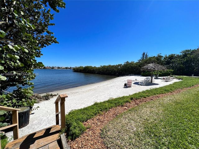 1000 Scotia Dr 101, Hypoluxo, FL 33462