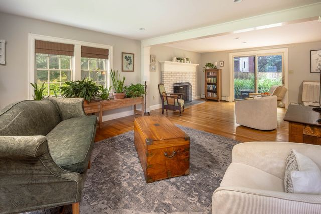 7 Bayberry Ln, Mattapoisett, MA 02739