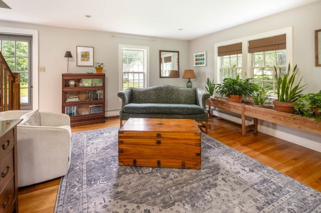 7 Bayberry Ln, Mattapoisett, MA 02739