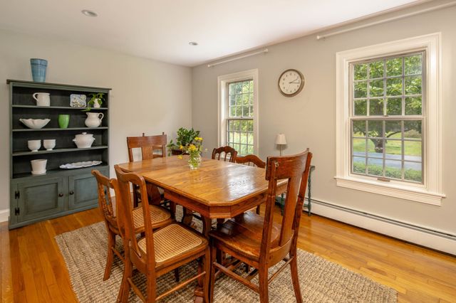 7 Bayberry Ln, Mattapoisett, MA 02739