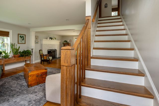 7 Bayberry Ln, Mattapoisett, MA 02739