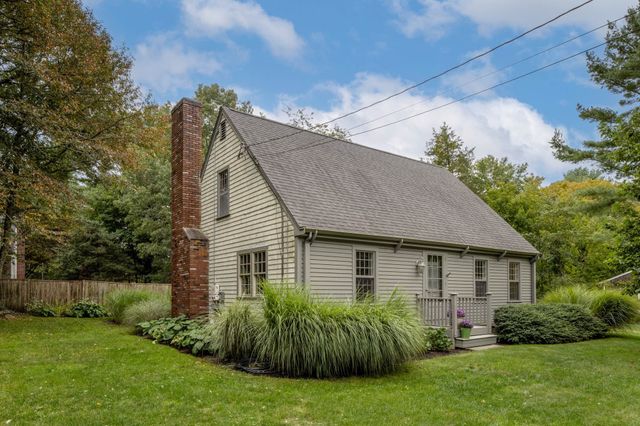 7 Bayberry Ln, Mattapoisett, MA 02739