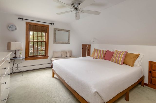 7 Bayberry Ln, Mattapoisett, MA 02739