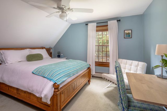 7 Bayberry Ln, Mattapoisett, MA 02739
