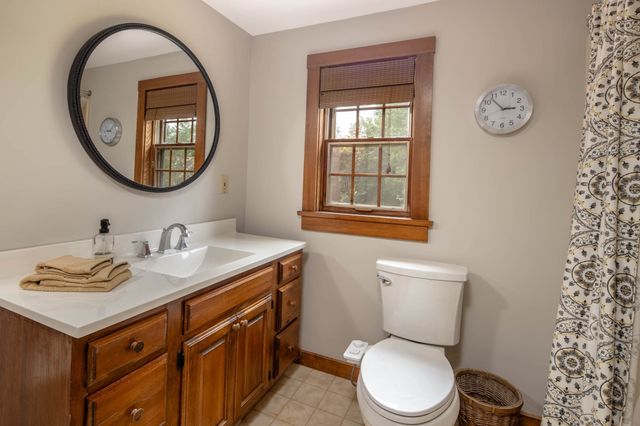 7 Bayberry Ln, Mattapoisett, MA 02739