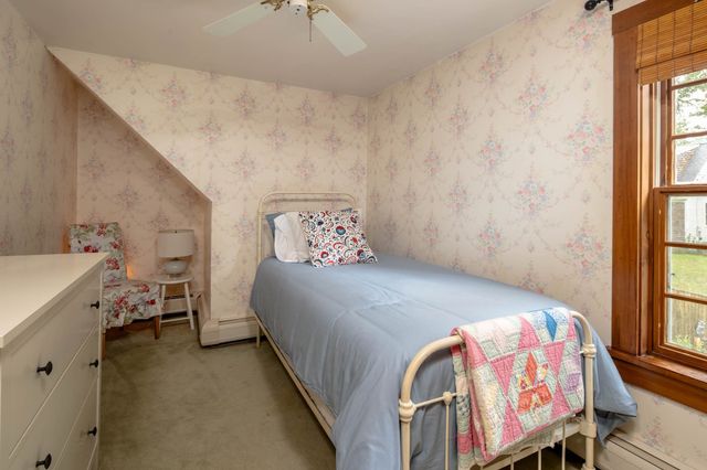 7 Bayberry Ln, Mattapoisett, MA 02739