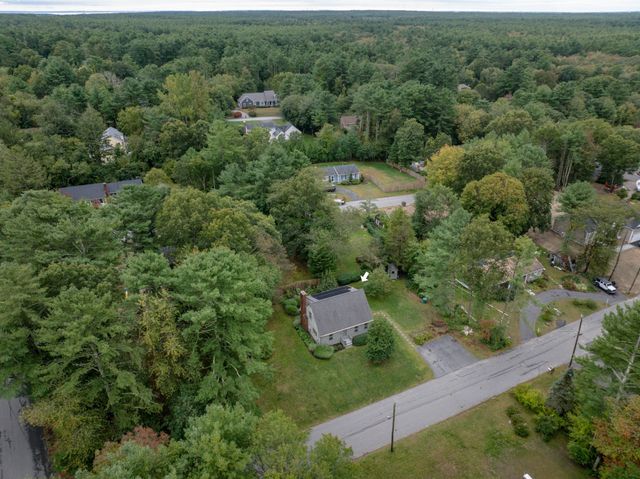 7 Bayberry Ln, Mattapoisett, MA 02739