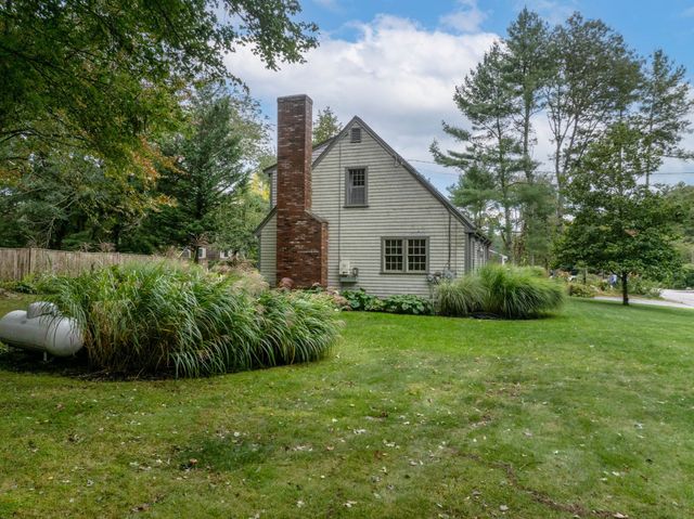 7 Bayberry Ln, Mattapoisett, MA 02739