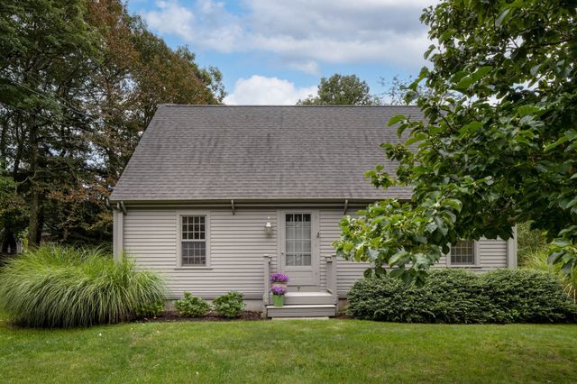 7 Bayberry Ln, Mattapoisett, MA 02739