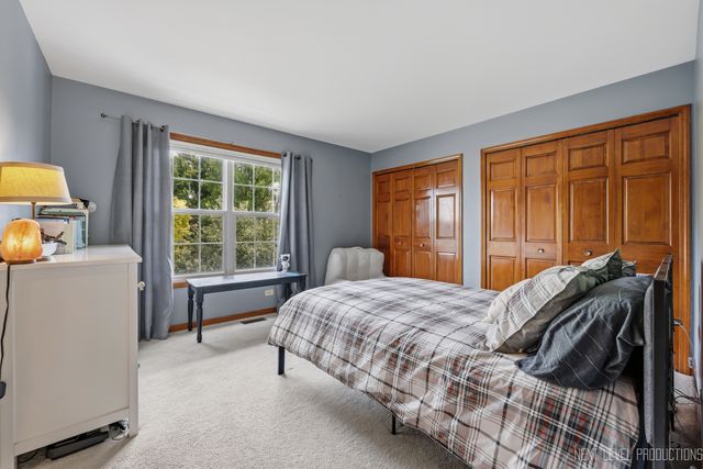 940 HODGE Lane, Batavia, IL 60510