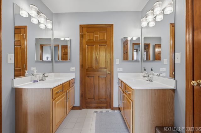 940 HODGE Lane, Batavia, IL 60510