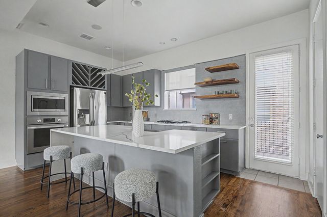 2702 Floyd Street, Dallas, TX 75204