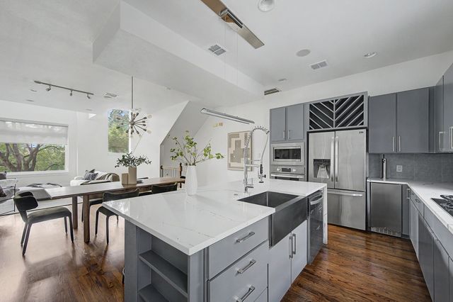 2702 Floyd Street, Dallas, TX 75204