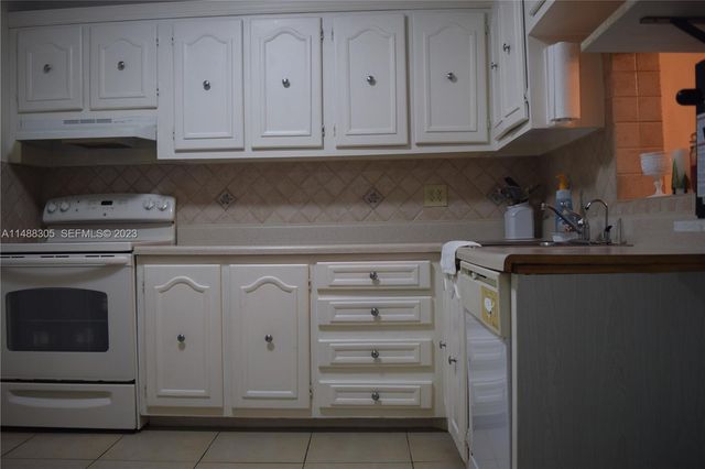 3940 NW 42nd Avenue 316, Lauderdale Lakes, FL 33319