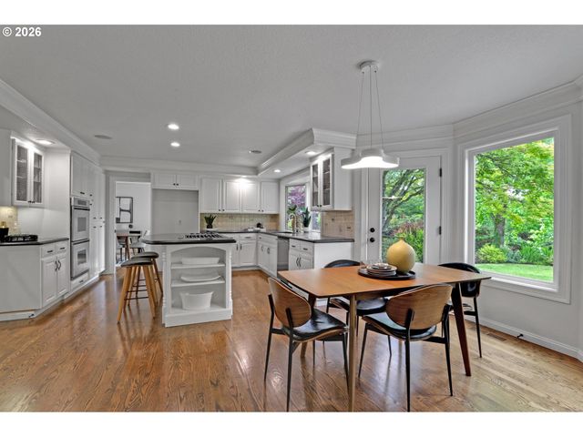 2715 Nw LINMERE Dr, Portland, OR 97229