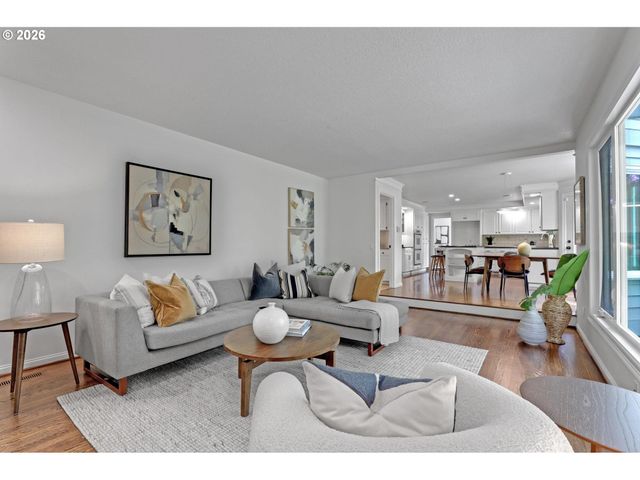 2715 Nw LINMERE Dr, Portland, OR 97229