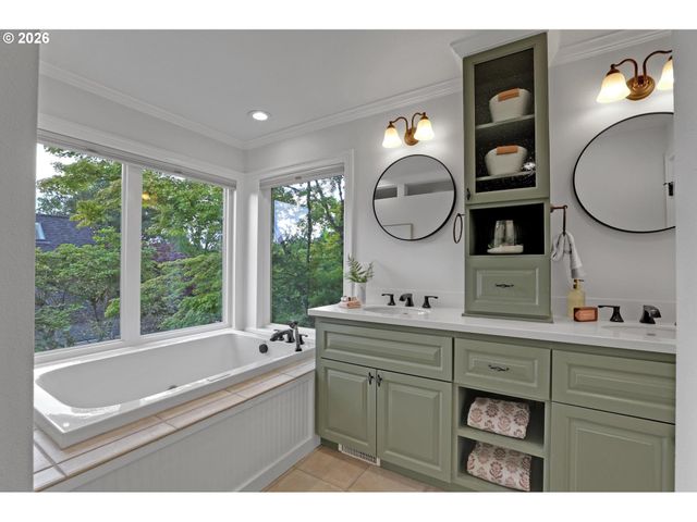 2715 Nw LINMERE Dr, Portland, OR 97229